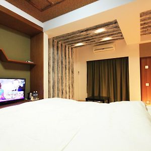 Standard Zimmer mit Kingsize-Bett